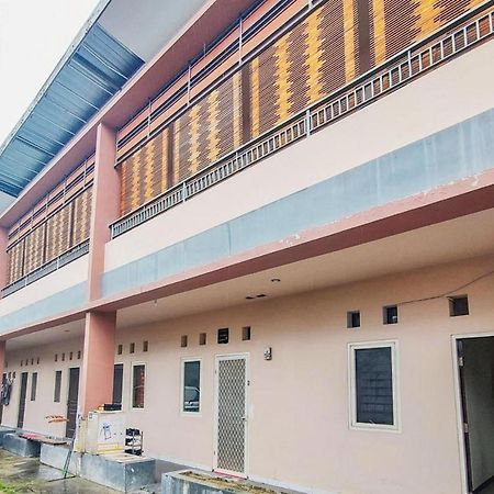 Chandra Graha Guesthouse Palu Ngoại thất bức ảnh