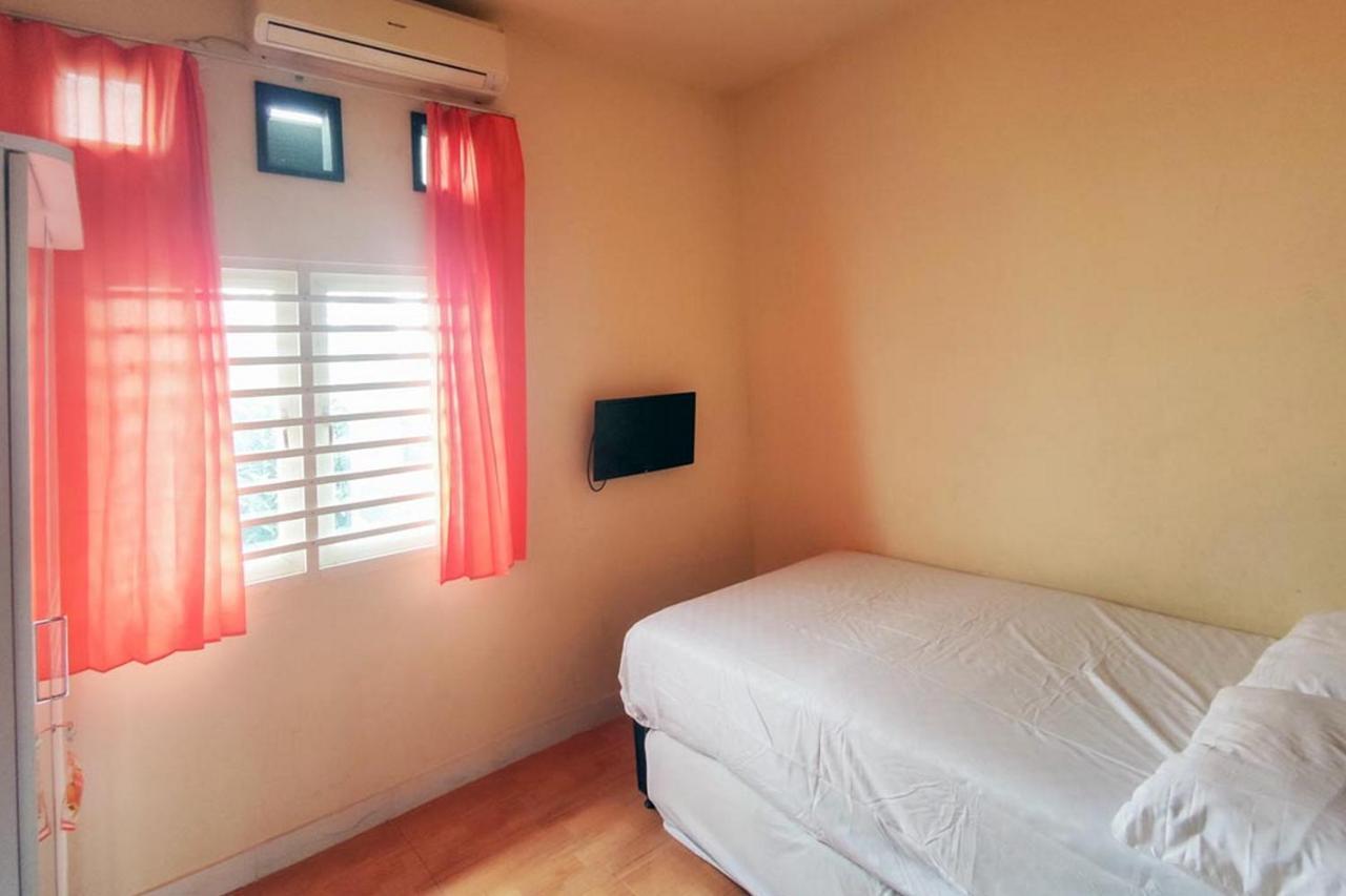 Chandra Graha Guesthouse Palu Ngoại thất bức ảnh