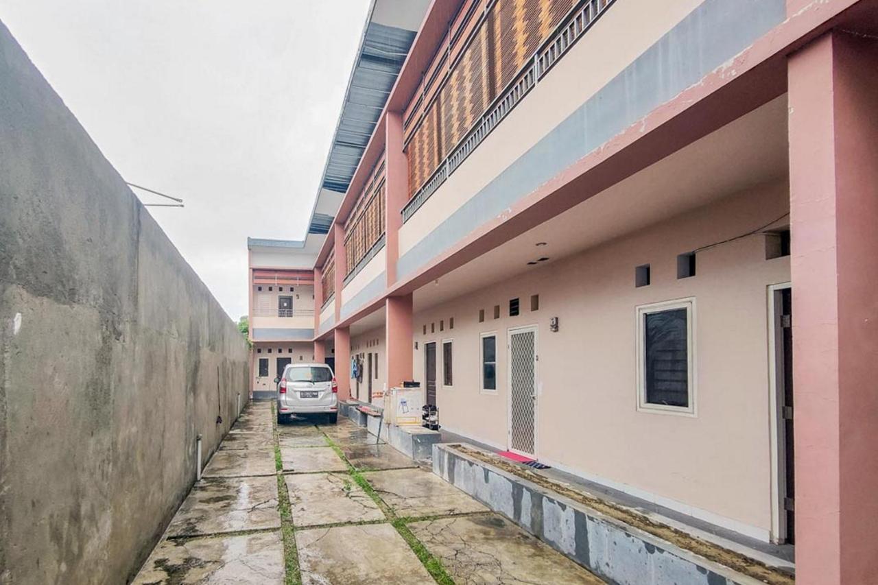 Chandra Graha Guesthouse Palu Ngoại thất bức ảnh