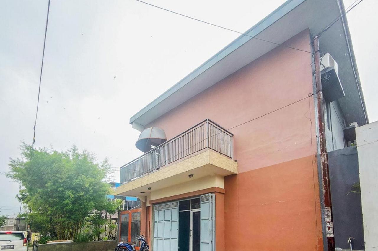 Chandra Graha Guesthouse Palu Ngoại thất bức ảnh