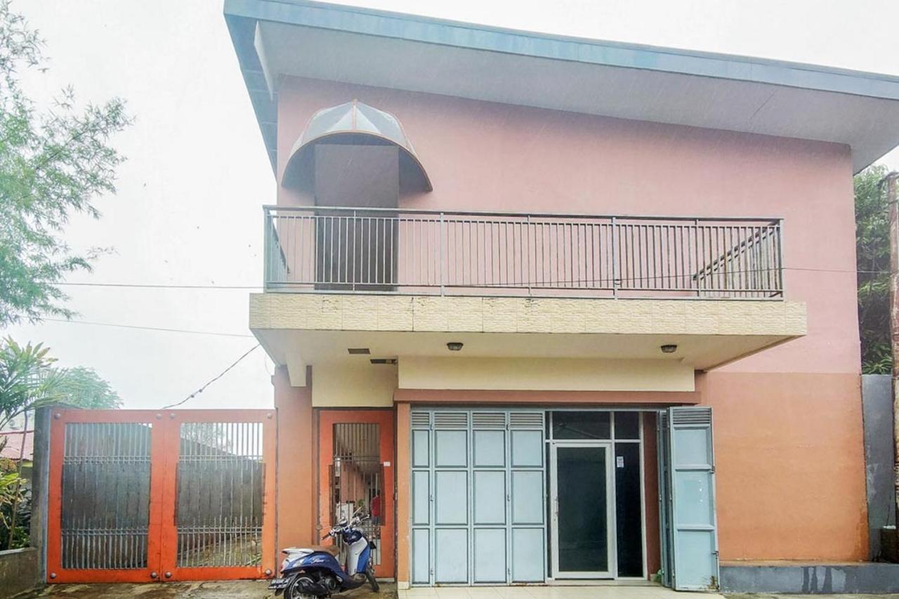 Chandra Graha Guesthouse Palu Ngoại thất bức ảnh